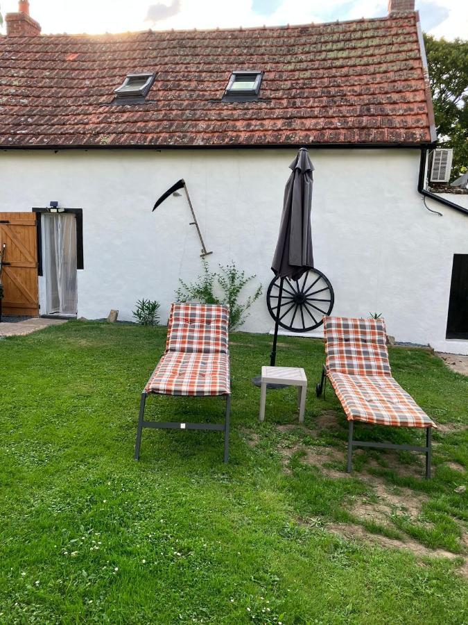Petite Maison Dans La Nature Preveranges Buitenkant foto